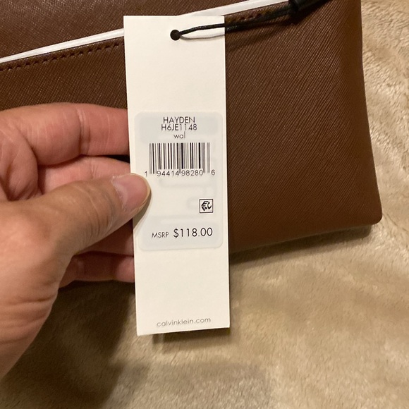 Calvin Klein Hayden Crossbody bag - Picture 6 of 6